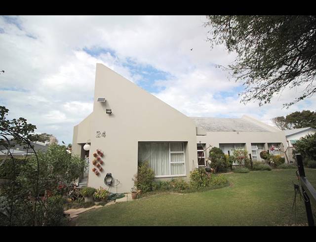 4 BEDROOM HOUSE FOR SALE IN HARTENBOS HEUWELS